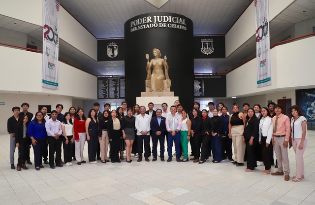 RECIBE PRESIDENTE DEL PODER JUDICIAL A ESTUDIANTES DE LA UNICACH