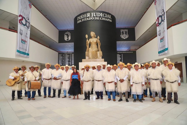 PRESIDENTE DEL PODER JUDICIAL RECIBE A AUTORIDADES DE SAN JUAN CHAMULA Y HONRA SUS TRADICIONES