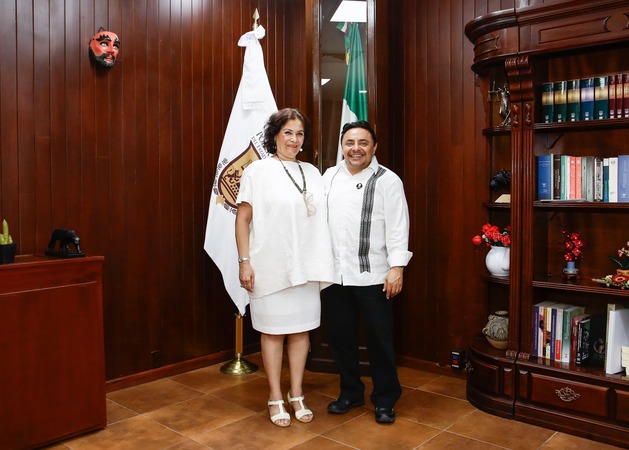 JUAN CARLOS MORENO GUILLÉN RECIBE A LA NUEVA MAGIS...